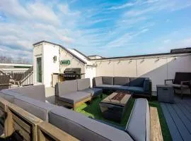 Nashville Tropics - Rooftop Deck - East Nashville