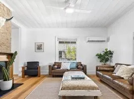Casita - Modern 4 Bedroom Cottage In Heart Of Singleton