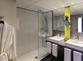 Mercure Hotel Groningen Martiniplaza, boutique hotel in Groningen