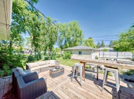 Updated Main Floor Apartment- 2 Bedrooms Plus Office, bungalow en Calgary