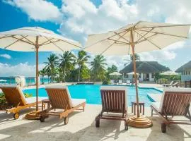 1 Bedroom Apartment with spectacular pool and golf course view