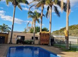 Palm Tree Apartments & backpackers