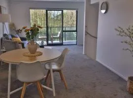 Cosy 2BR House in Carrington Rd.