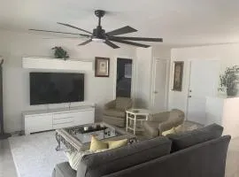 Charming 2BR Pool Home Near Manasota Key