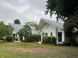 Pasak River Bungalow, chalé em Ban Bung (2)