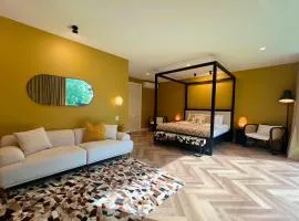 Luxury 1-Bedroom Retreat on 10 Acres, near beaches