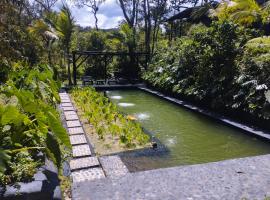 Madremonte Santa Elena finca con cabaña para 2 con piscina natural, chata v destinaci Medellín