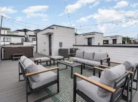 Coloratura - 2 Units w/ Hot Tubs - Near Broadway