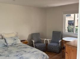 Studio granny flat, B&B in Sydney