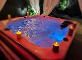 Love Room " Villa Donuts" , Spa, Jacuzzi, Sauna, 2 Bedrooms