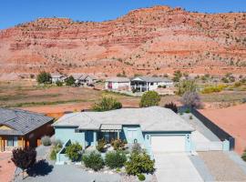 Upscale 2br-2ba home in Kanab with red rock views、カナブのホテル