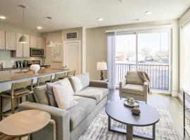 Landing Spectacular 1BD Pool Gym, hotel in The Woodlands