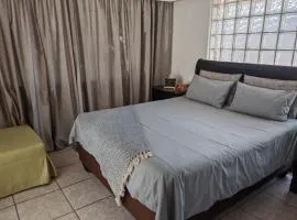 Yakhe self-catering Cozy styled 1 bedroomed