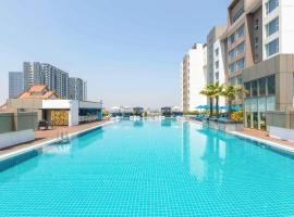Novotel Yangon Max, spa hotel in Yangon