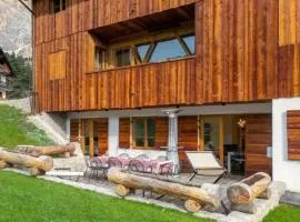 Elegant 3-Bedroom Retreat with Private Garden -Cortina