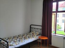 Cozy & light-filled home, hotel in Landskrona