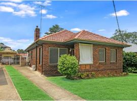 3 Bed, 1 Wash and Extra Toilet - Close to Parramatta CBD - Full House, Cottage in Sydney