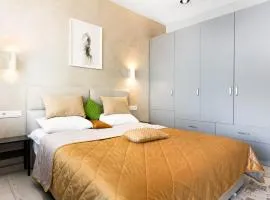 Razor Apartment with Terrace, Kamanina