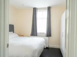 Spacious Barnet Flat in Tudor-Style Building