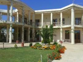 Village Guest House, hotel in Bakoe