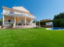 Panther Home Villa Valencina, hotel in Valencina de la Concepción