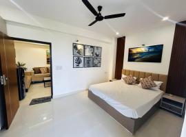 Cozyआश्रय 1BHK with peaceful balcony, hotel in Siroli