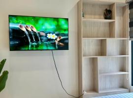 Shi House - 2BR S1001 Cozy Beautiful Vinhomes Q9, hotel a Ho Chi Minh