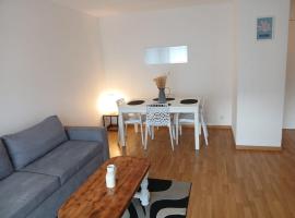 F2 plein sud proche plage du débarquement, hotel in Port-en-Bessin-Huppain