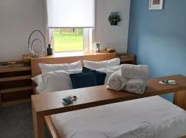 Apartment - Sleeps 4 - Pet friendly - Parking