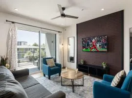 AZ48 - Modern Luxe - Hot Tub - Heart of Old Town