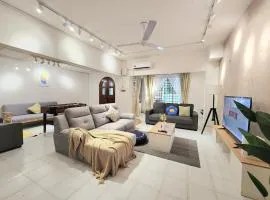 NEW! Landed Home in Damansara Jaya for up to 15pax 1 mins to Atria ,1 Utama,TTDI