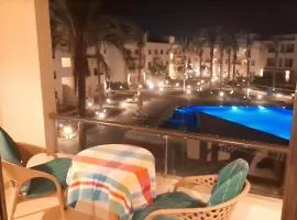 Salty Life Chalet, Azha