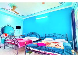 বীণাপানি হোটেল & রেস্টুরেন্ট Binapani Tarapith, hotel in Tarapith