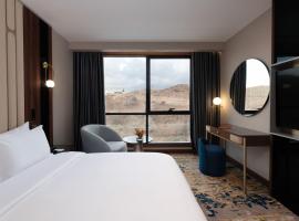 Warwick Al Taif Hotel, hotel con estacionamiento en Taif