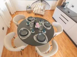 Perugia urban retreat and Light Sauna on king bed