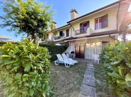 Comfy villa with pool and barbecue