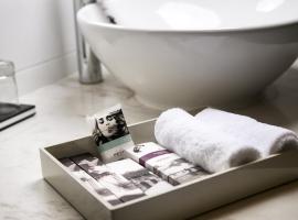 Mercure Danang French Village Bana Hills, hotel with hot tubs in Da Nang