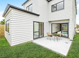 Modern Family Retreat Near Auckland City & Airport, hotel in Auckland