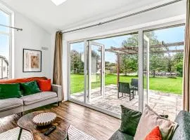 Bright & Spacious 2 Bed Holiday Chalet in Sidmouth