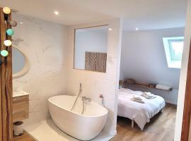Studio de Jeanne - Jardin & Spa - 10 min de Rennes, hotel sa LʼHermitage