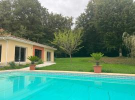Maison au vert-Entre-Deux-Mers, Repos et confort au coeur de la nature, hotel a Cursan