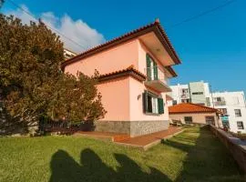 GuestReady - Sea-View Retreat in Madeira