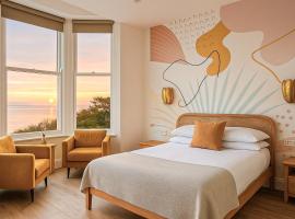 The Beach House - Pool & Spa, self catering accommodation in Scarborough