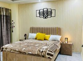 Luxury & Comfortable 1 Bed Furnished Apartment Bahria town Rawalpindi Islamabad One bedroom flat, hotel in Rawalpindi
