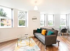 Private stylish flat in Romford - Free parking, 5 min walk Elizabeth line