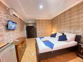 ABI Hotel4 - 1 minute to the Beach and 1 second to the Mall