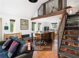 The Little Dairy, Park Farm - Pet-Friendly Rural Barn near Seaview & Ryde, Isle of Wight, Hotel in Seaview