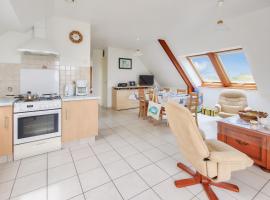 850m de la plage, appartement pour 5 avec jardin, hotel a Erquy