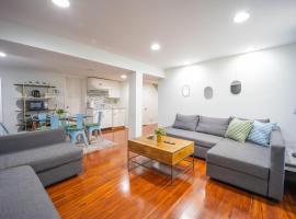 Bright 3bed basement with backyard & free parking, lejlighed i Yonkers