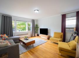 3bedroom APT with balcony & free street parking, hotel in Yonkers